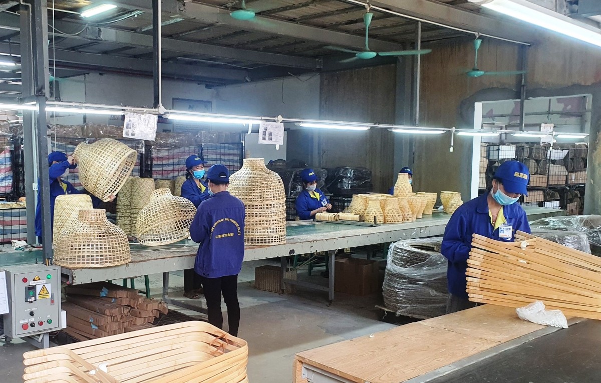 Nhiều doanh nghiệp nhỏ và vừa vẫn còn khó khăn trong việc tiếp cận vốn ngân hàng. Ảnh: VGP.