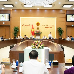 Phó Chủ tịch Quốc hội Nguyễn Hồng Diên điều hành nội dung thảo luận dự thảo Luật Dầu khí (sửa đổi). Ảnh: quochoi.vn.