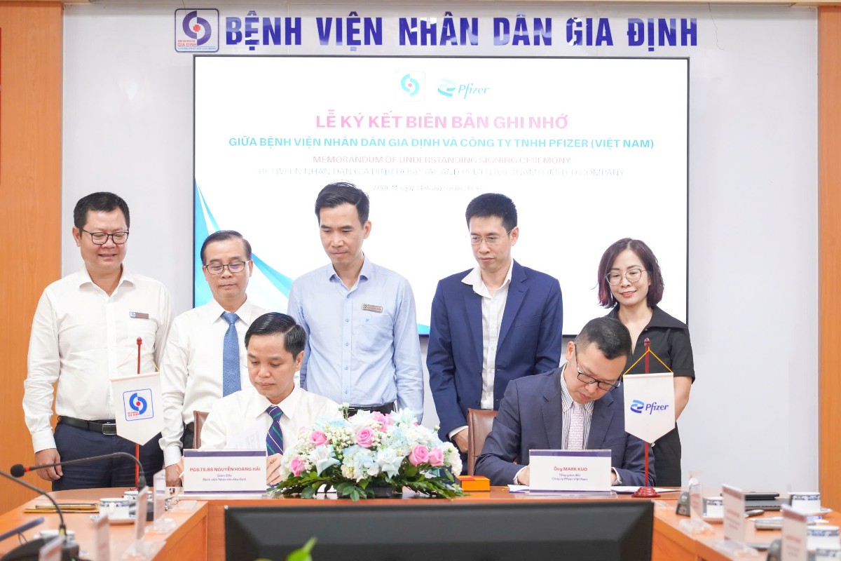 Pfizer Việt Nam ký kết hai Biên bản ghi nhớ (MOU) hợp tác chiến lược với Bệnh viện Nhân dân Gia Định. Ảnh: Pfizer Việt Nam.