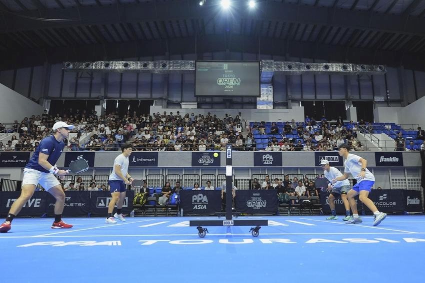 Các vận động viên pickleball thi đấu tại giải Professional Pickleball Association Tour Asia ở Tokyo. Ảnh: Kyodo.