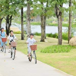 Môi trường sống kích thích vận động tốt cho trẻ nhỏ. Ảnh: Phong Anh
