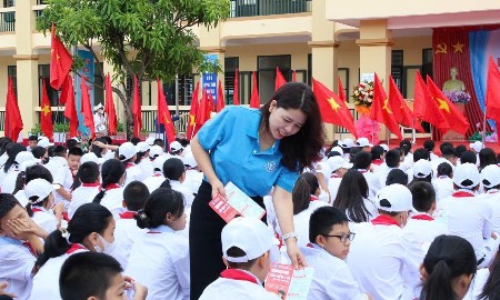 Thông tin về việc tham gia bảo hiểm y tế với học sinh. Ảnh: Duy Nguyễn.