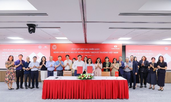 Bệnh viện Bạch Mai và Techcombank hợp tác xây dựng hệ sinh thái tài chính y tế hiện đại