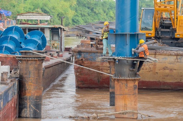 17 mũi thi công ngày đêm hoàn thành các hạng mục cầu Trần Hưng Đạo. Ảnh: Ban QLDA Đầu tư và Xây dựng cầu Trần Hưng Đạo