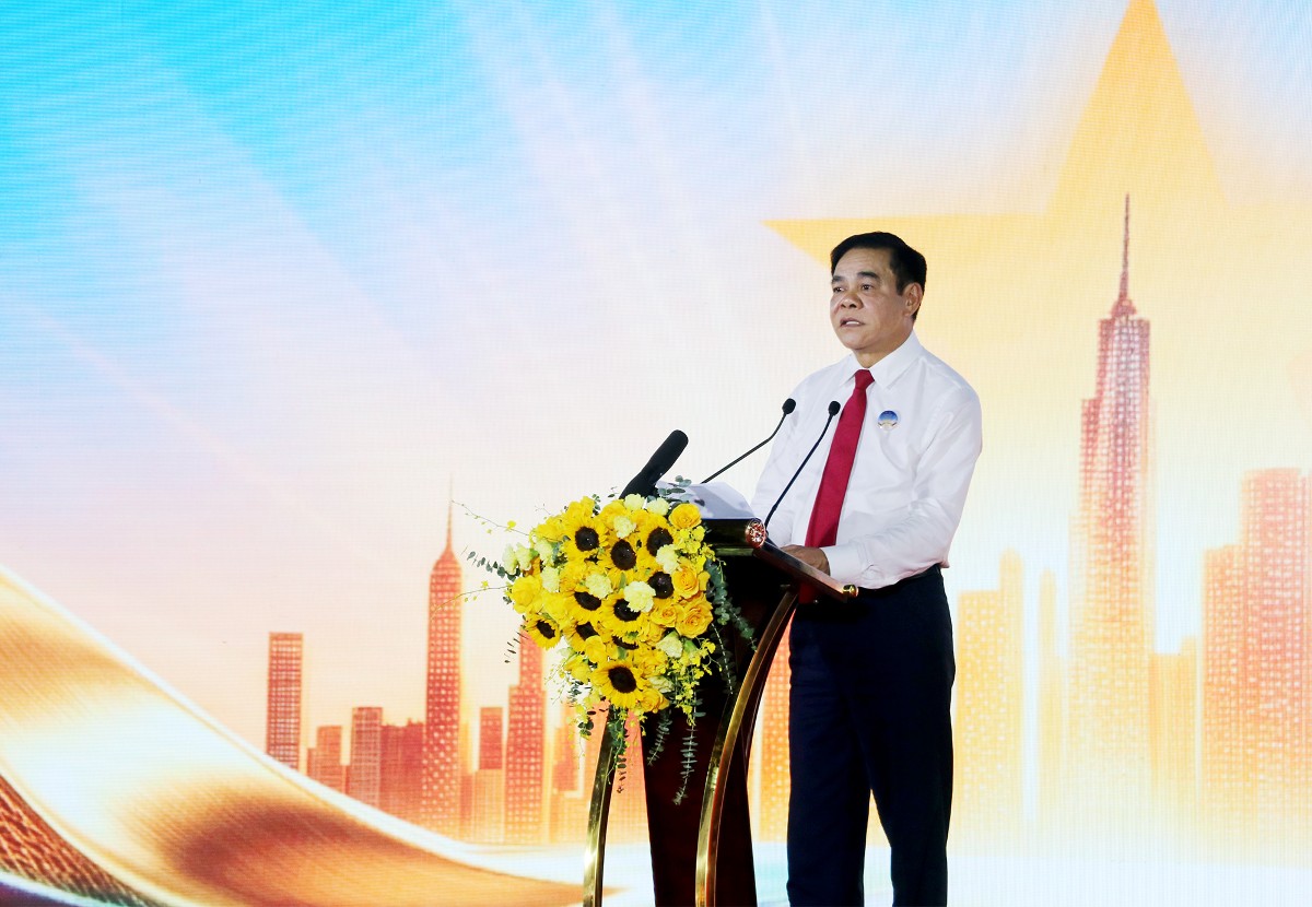 Chủ tịch UBND tỉnh Nghệ An Võ Trọng Hải phát biểu. Ảnh: Phan Quỳnh