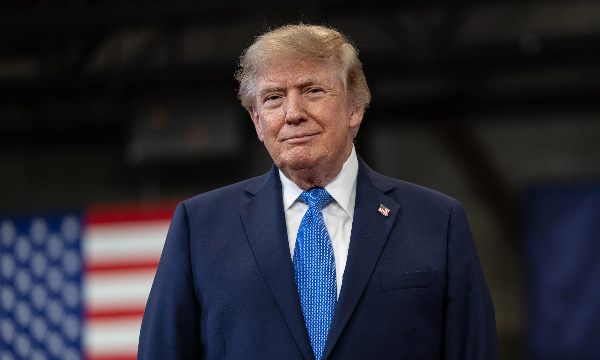Tổng thống Trump hoãn áp thuế quan 50% lên Canada