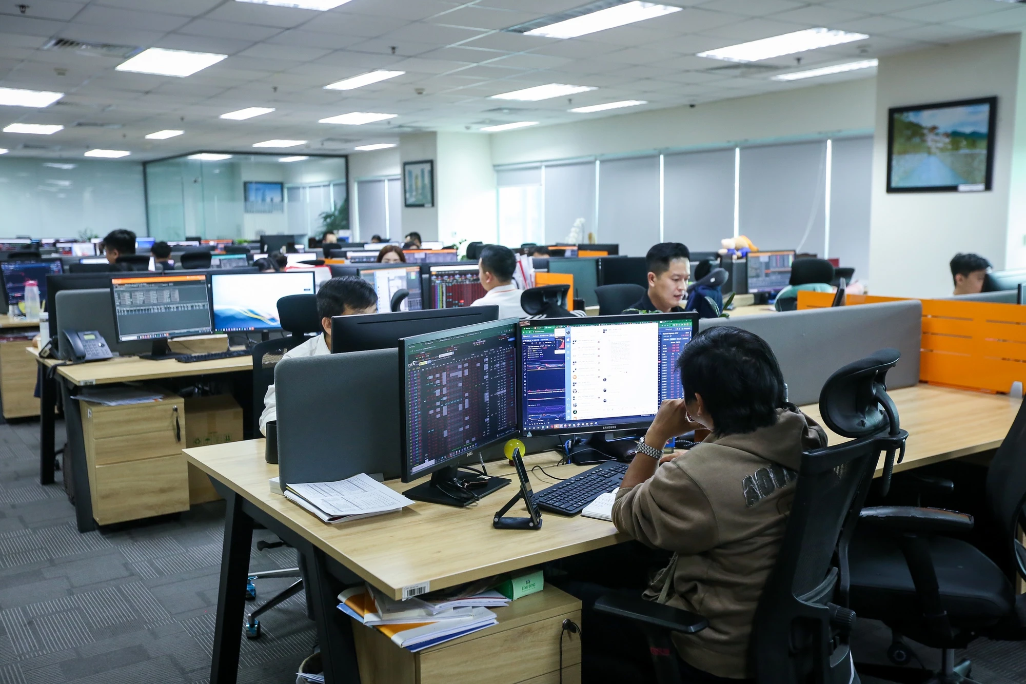 Thị trường lao động đang dịch chuyển từ những ngành nghề, công việc ở phân khúc thấp lên các phân khúc có giá trị gia tăng cao hơn. Ảnh minh họa