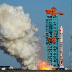 Tên lửa Zhuque-3 của LandSpace, công ty tên lửa tư nhân Trung Quốc, rời bệ phóng tại Khu thí điểm Đổi mới Không gian Thương mại Dongfeng ở khu vực tây bắc Trung Quốc, gần thành phố Tửu Tuyền, tỉnh Cam Túc, ngày 19/8/2026. Ảnh: Cnsphoto.