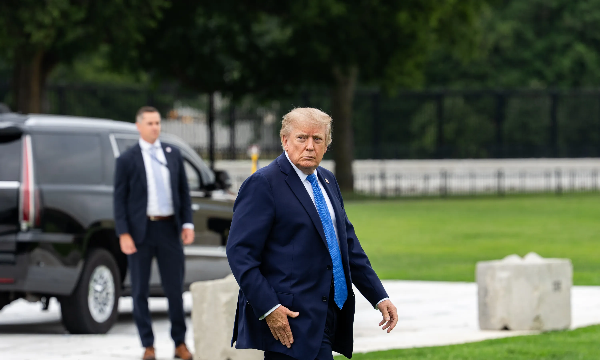 Tổng thống Trump tuyên bố “chiến tranh kinh tế” với Iran, UAE cắt quan hệ kinh tế với Iran