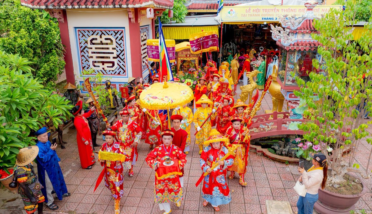 Không gian lễ hội tạo nên sắc màu văn hóa tâm linh đặc trưng của vùng đất Cố đô. Ảnh: UBND TP Huế