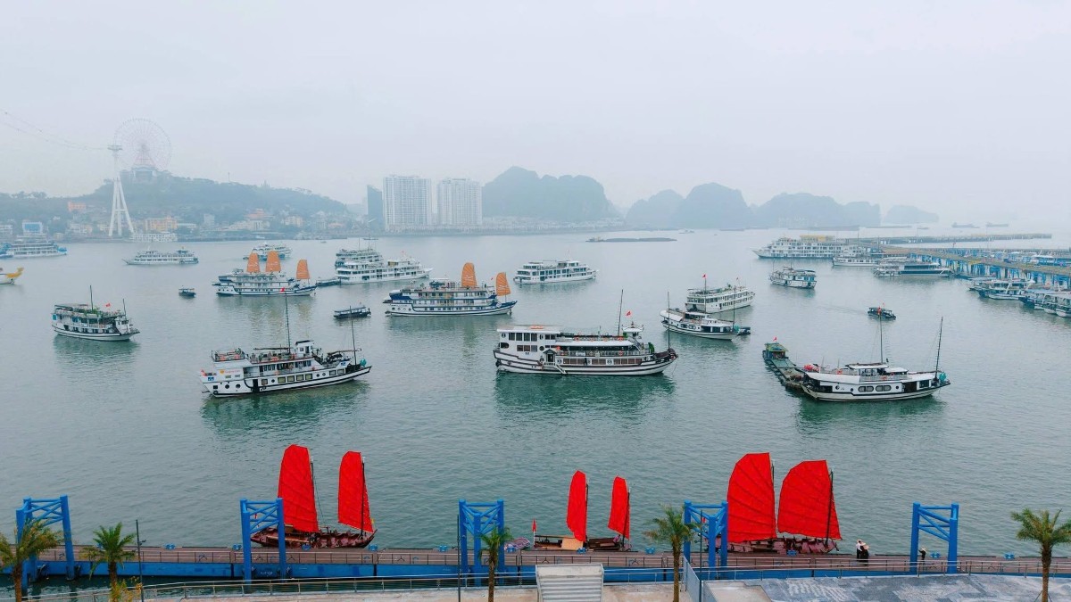 Chương trình kích cầu du lịch mùa Thu - Đông năm 2026 có nhiều hoạt động văn hóa, nghệ thuật, thể thao và trải nghiệm du lịch quy mô lớn. Ảnh: Cảng tàu khách Quốc tế Hạ Long