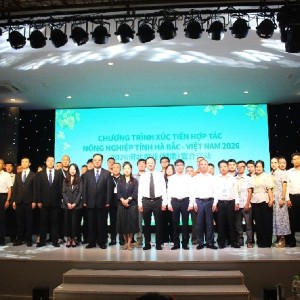Các doanh nghiệp tỉnh Hà Bắc (Trung Quốc) chụp ảnh lưu niệm tại sự kiện. Ảnh: Chu Khôi.