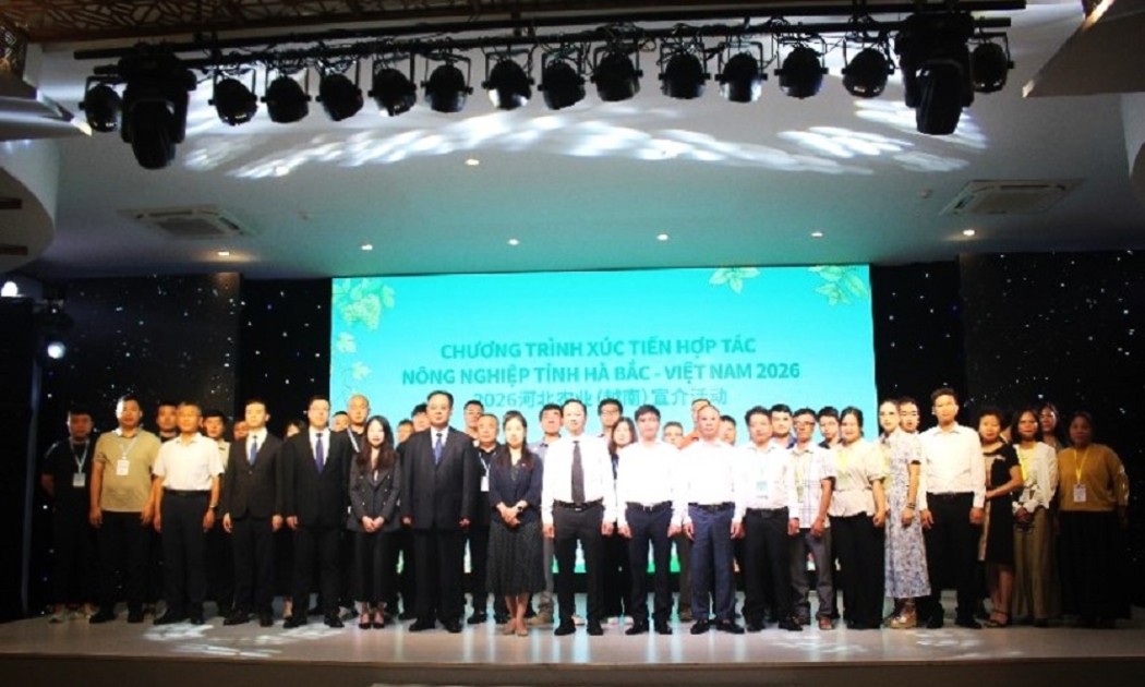 Các doanh nghiệp tỉnh Hà Bắc (Trung Quốc) chụp ảnh lưu niệm tại sự kiện. Ảnh: Chu Khôi.