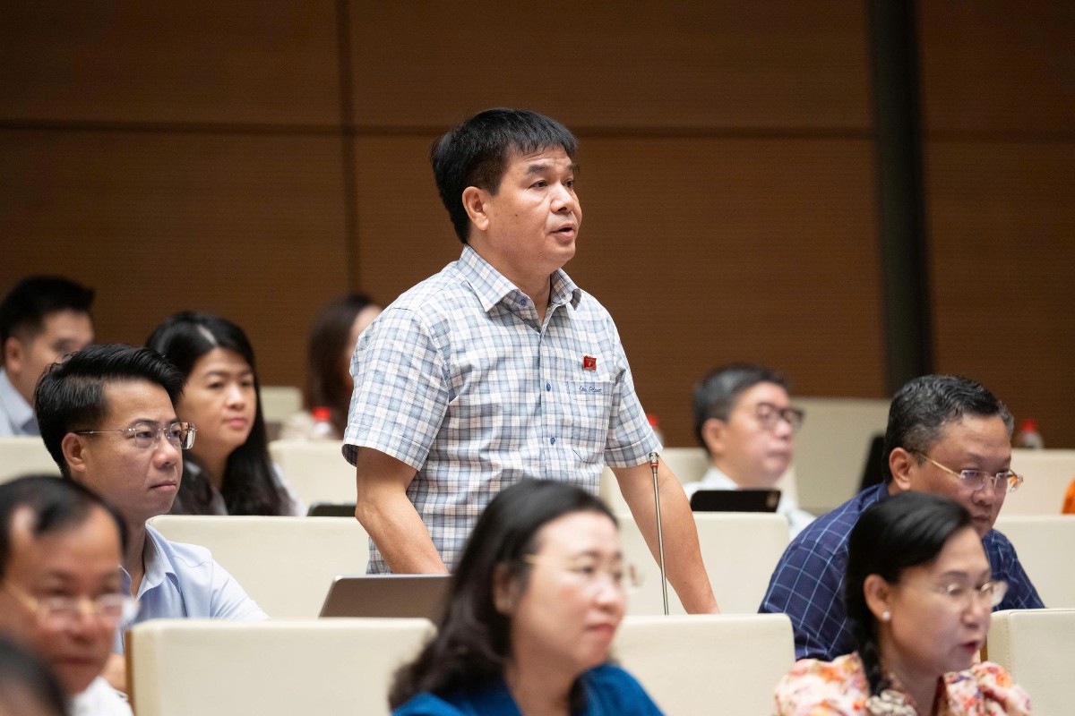 Đại biểu Nguyễn Hữu Toàn, Đoàn ĐBQH tỉnh Lai Châu phát biểu. Ảnh: Quốc hội