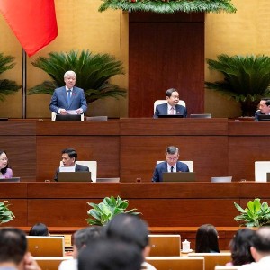 Ủy viên Bộ Chính trị, Phó Chủ tịch Thường trực Quốc hội Đỗ Văn Chiến điều hành phiên họp.Ảnh: Quốc hội