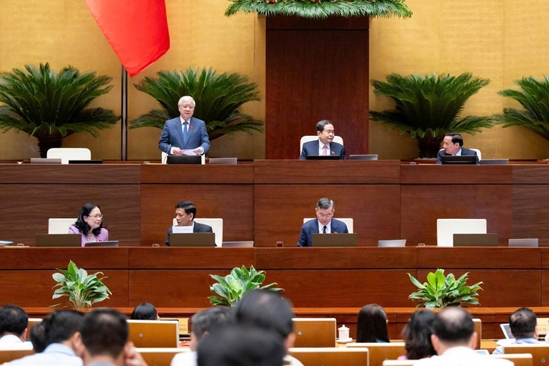 Ủy viên Bộ Chính trị, Phó Chủ tịch Thường trực Quốc hội Đỗ Văn Chiến điều hành phiên họp.Ảnh: Quốc hội