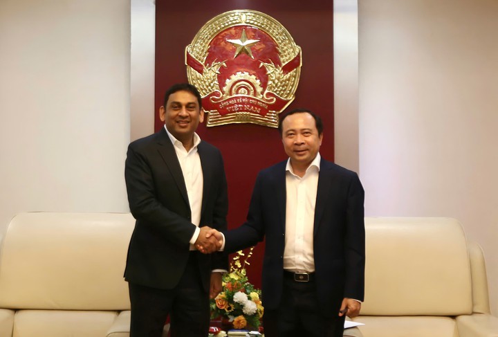 Bộ trưởng Bộ Khoa học và Công nghệ Vũ Hải Quân và ông Vikram Rao - Phó Chủ tịch NVIDIA, Giám đốc khu vực ASEAN. Ảnh: MST.