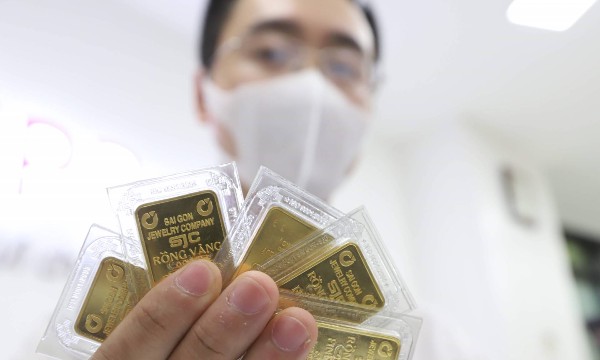 Giá vàng trong nước bật tăng, chênh lệch với giá vàng thế giới chỉ còn 520 nghìn đồng mỗi lượng