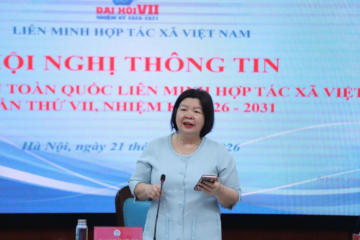 Bà Cao Xuân Thu Vân, Chủ tịch Liên minh Hợp tác xã Việt Nam phát biểu tại hội nghị. Ảnh: Ban tổ chức.