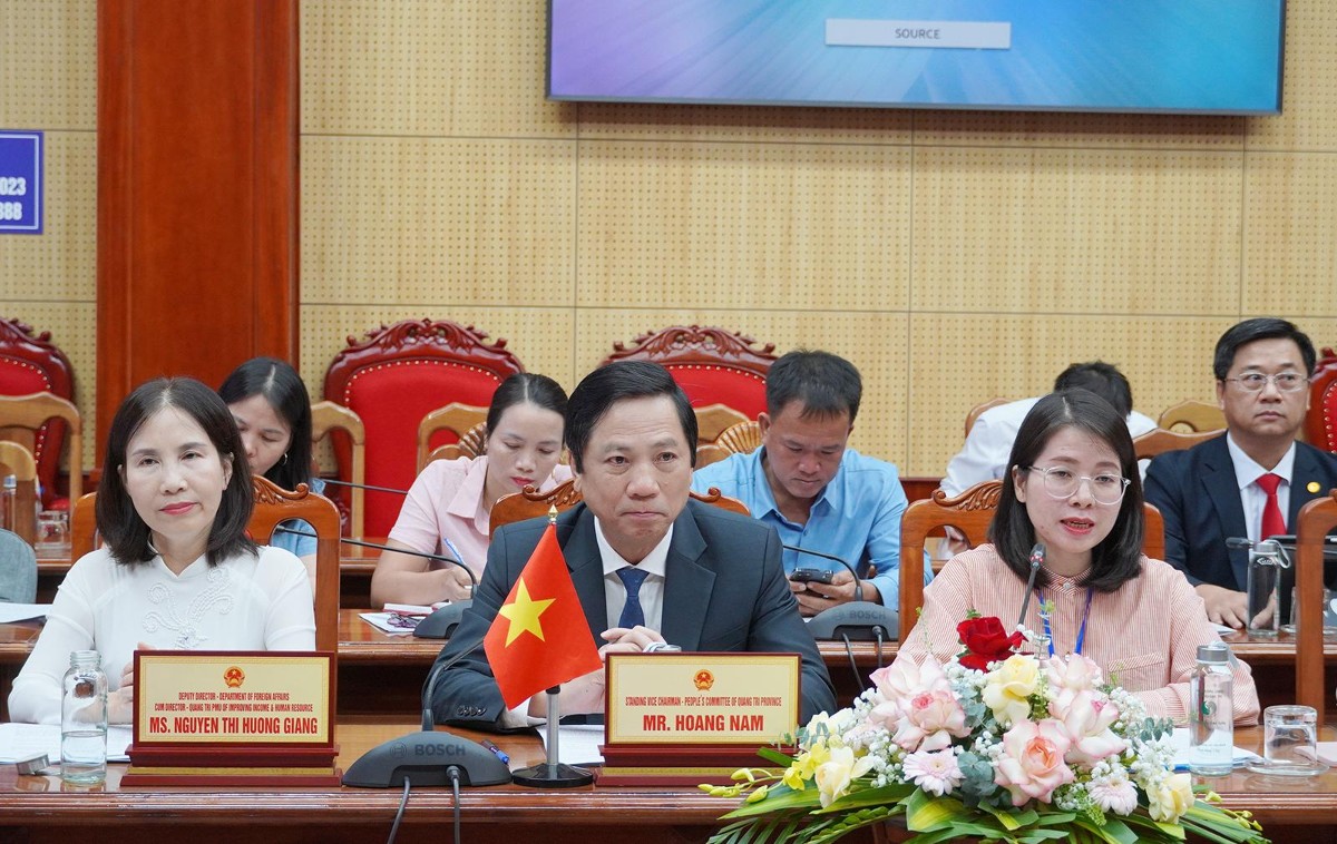 Ông Hoàng Nam, Phó Chủ tịch Thường trực UBND tỉnh Quảng Trị phát biểu tại buổi làm việc. Ảnh: Đặng.