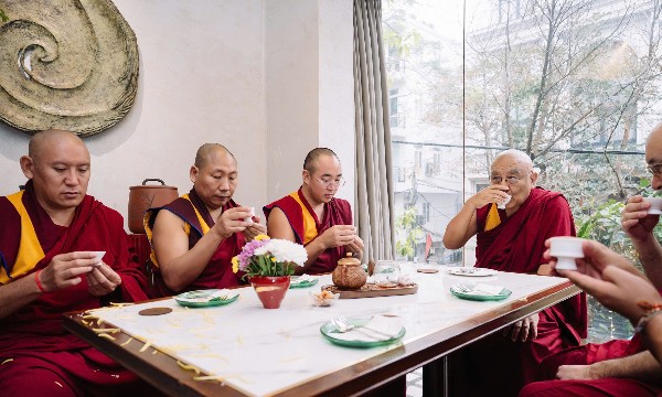 Một lần thưởng trà cùng các vị Lạt-ma