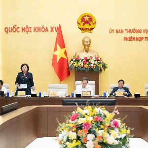 Ủy ban Thường vụ Quốc hội đồng ý trình Quốc hội thông qua nghị quyết giảm 30% thuế cho cá nhân, doanh nghiệp doanh thu dưới 10 tỉ đồng. Ảnh: Quochoi.vn