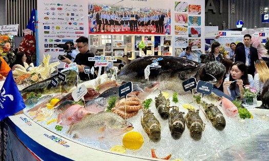A booth showcasing seafood products at the event.(Photo: Van Nguyen)