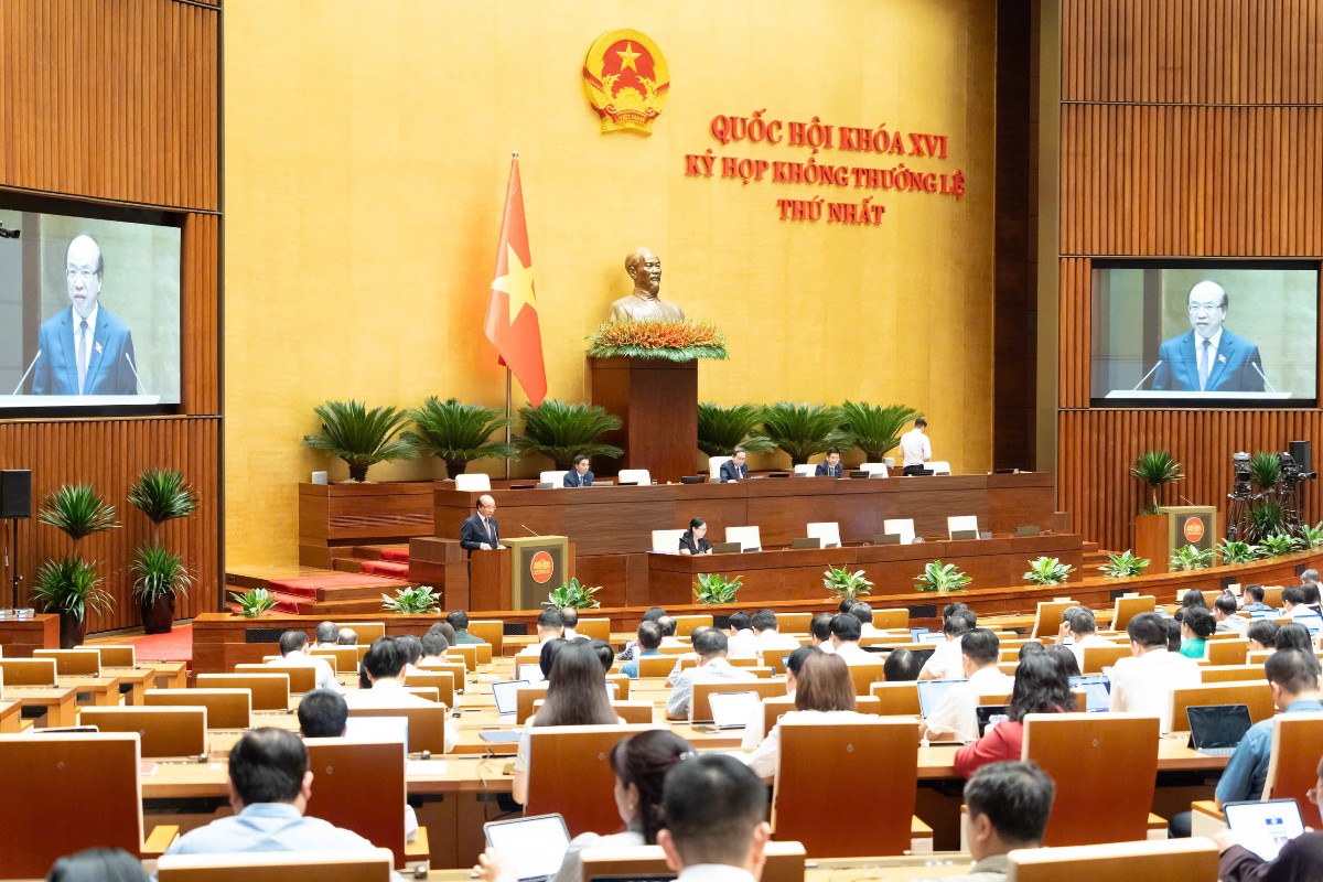 Quốc hội nghe báo cáo về cơ chế, chính sách đối với dự án xây dựng khu đô thị lấn biển và ý kiến thẩm tra về nội dung này. Ảnh: QH