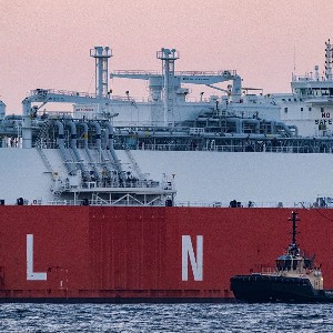 Một tàu chở khí tự nhiên hóa lỏng (LNG) cập cảng tại Đức. Ảnh: dpa