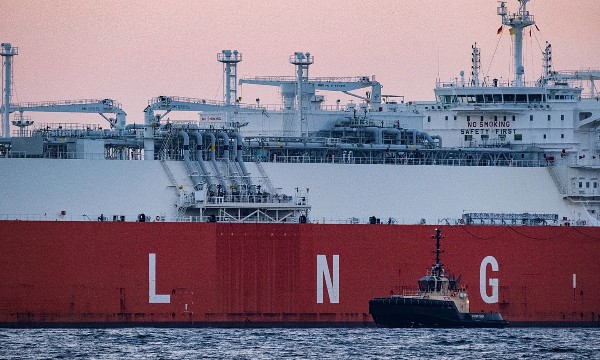 LNG chuyển hướng sang châu Á, châu Âu chạy đua tích trữ khí đốt