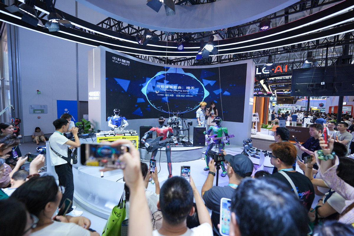 Hội nghị Robot Thế giới 2026 quy tụ hơn 300 doanh nghiệp trong và ngoài Trung Quốc, trưng bày trên 3.000 sản phẩm. Ảnh: Xinhua