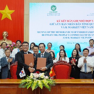 UBND tỉnh Quảng Trị và K-Market Việt Nam ký kết Biên bản ghi nhớ hợp tác, mở thêm kênh tiêu thụ cho nông sản địa phương. Ảnh: Đặng Hà.