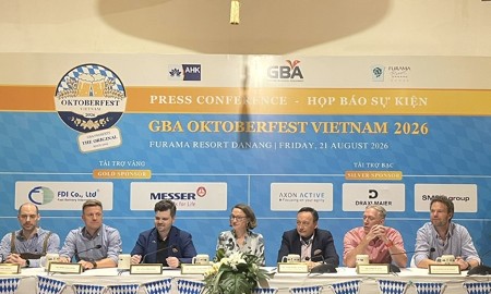 Ban tổ chức chủ trì họp báo. Ảnh Ngô Anh Văn