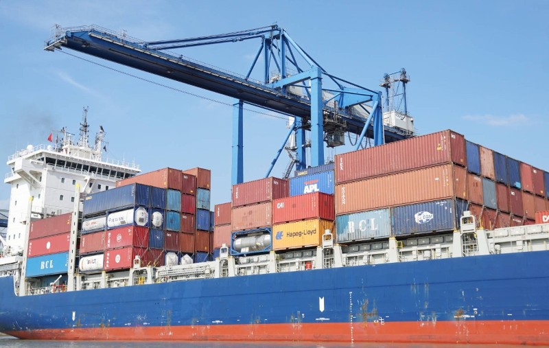 Vietnam’s trade surplus narrows as exports rebound in early August