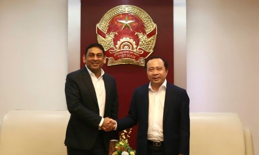 Minister of Science and Technology Vu Hai Quan (right) receives Mr. Vikram Rao, NVIDIA Vice President and Head of ASEAN in Hanoi. - (Photo: MST)
