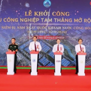 Lãnh đạo TP Đà Nẵng và các đơn vị liên quan thực hiện nghi thức khởi công dự án. Ảnh VP UBTP Đà Nẵng.