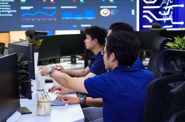 Các doanh nghiệp Việt cũng đồng thời phải đối mặt với những góc khuất rủi ro bảo mật và những bài toán về an ninh mạng chưa có tiền lệ trong bối cảnh bùng nổ của AI.