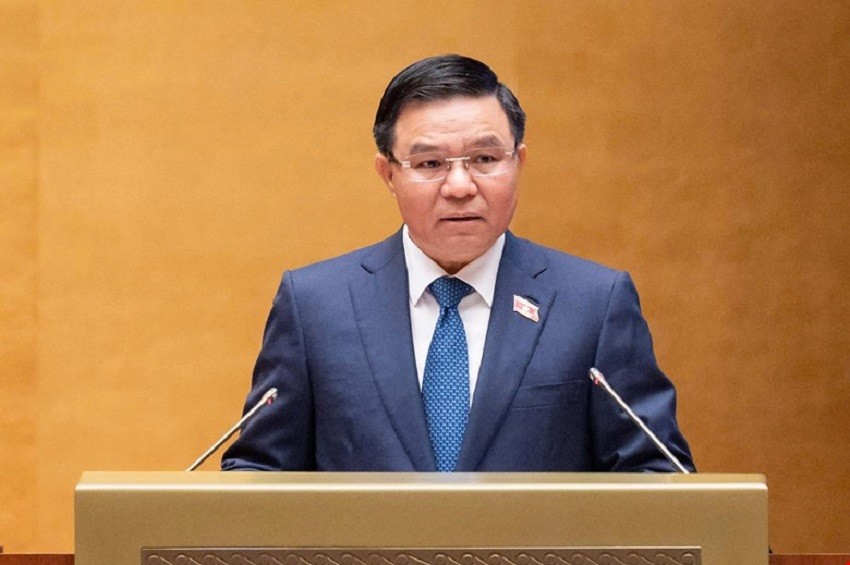 Bộ trưởng Bộ Công Thương Lê Mạnh Hùng trình bày Báo cáo giải trình, tiếp thu, chỉnh lý dự thảo Luật Dầu khí (sửa đổi). Ảnh: quochoi.vn.