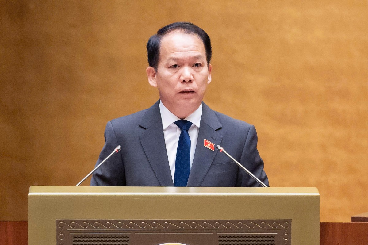 Bộ trưởng Bộ Tư pháp Hoàng Thanh Tùng trình bày báo cáo tiếp thu, giải trình, chỉnh lý dự thảo Luật. Ảnh: Cổng Thông tin điện tử Quốc hội.