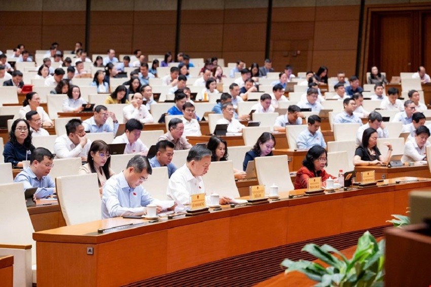 Tổng Bí thư, Chủ tịch nước Tô Lâm; Thủ tướng Chính phủ Lê Minh Hưng cùng các ĐBQH tham dự phiên họp. Ảnh: quochoi.vn.