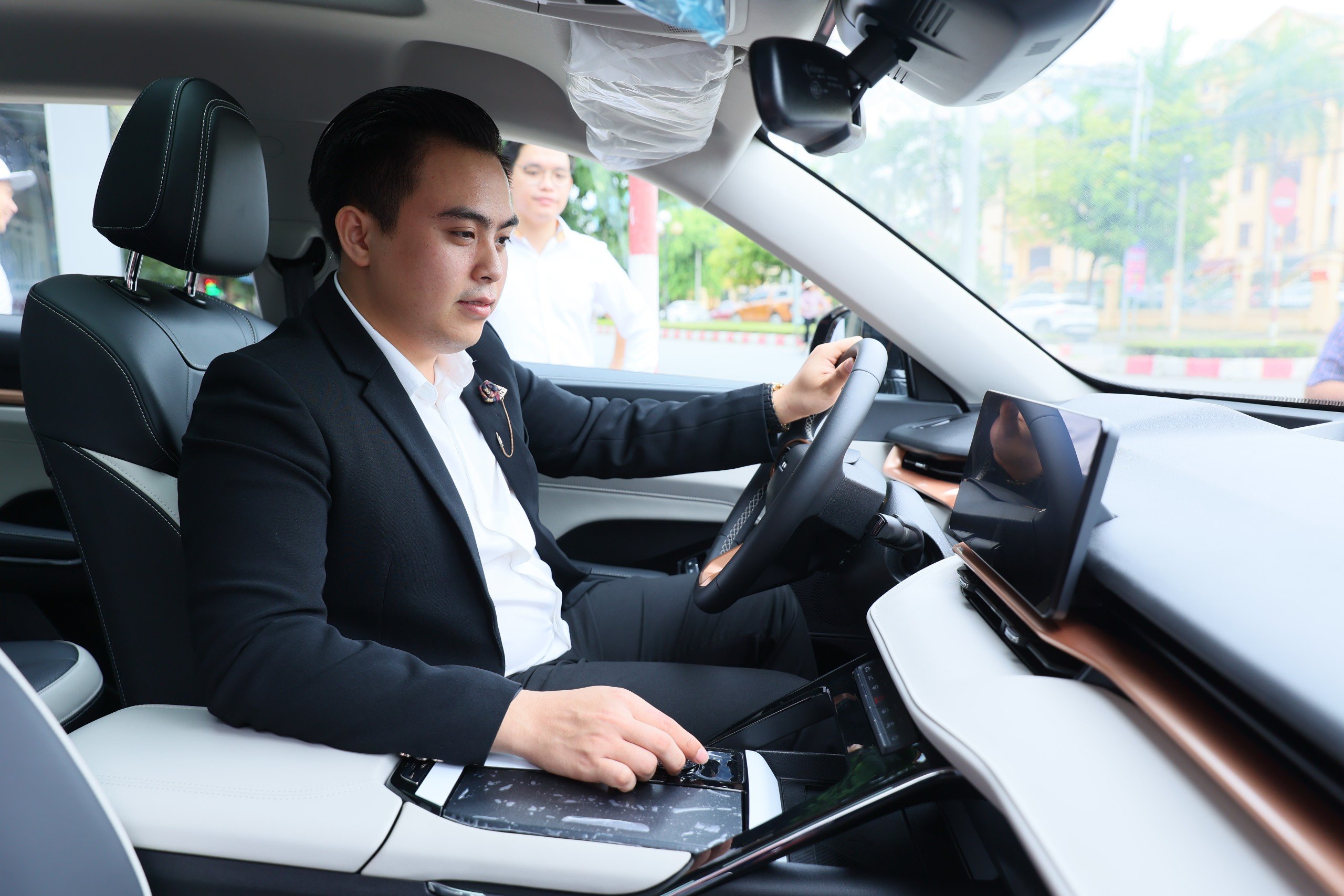 Thị trường Việt thời gian qua liên tục chứng kiến các màn giảm giá mạnh để kích cầu doanh số mua xe. Việc làm này đã tác động rất lớn đến tâm lý người tiêu dùng.