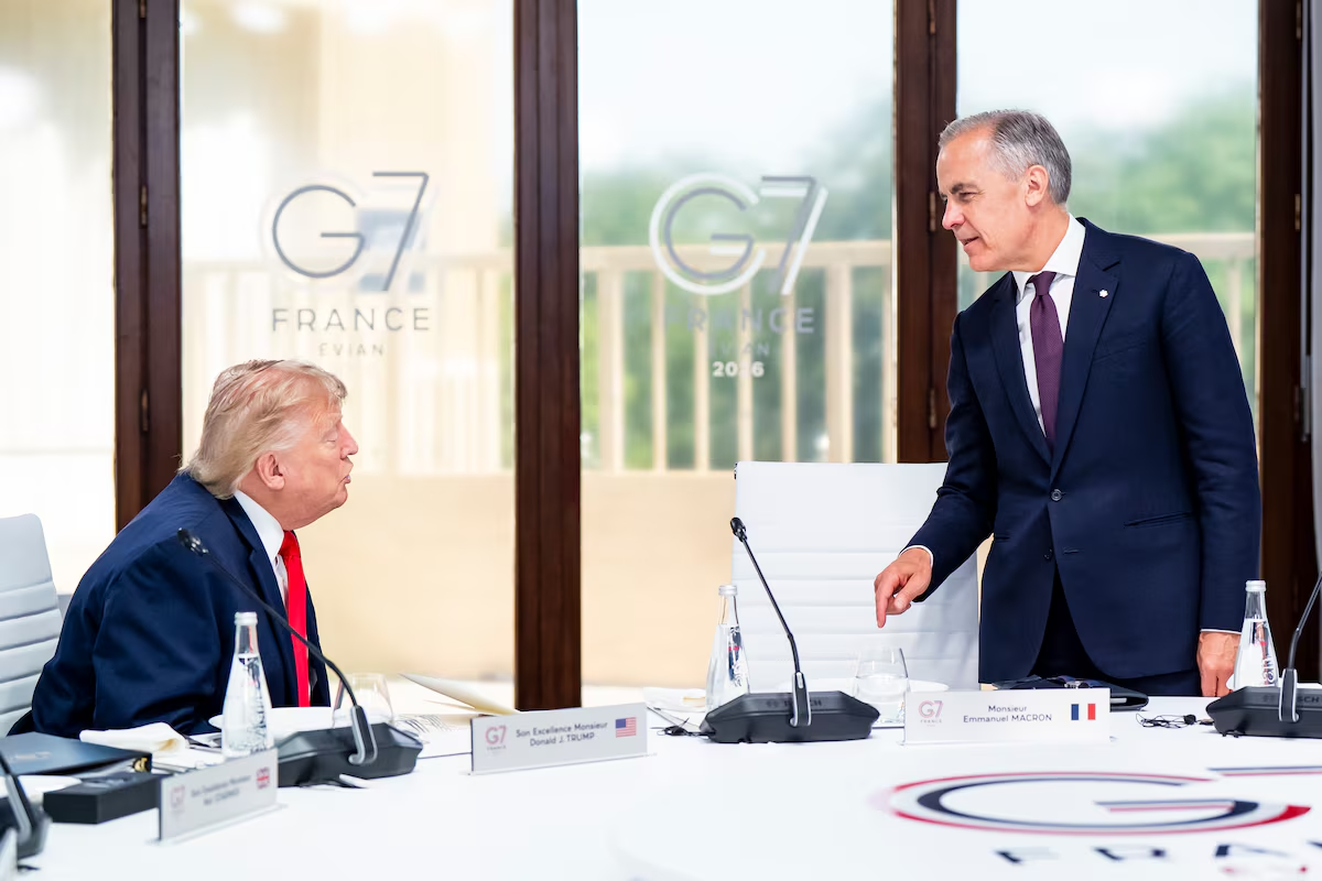 Tổng thống Mỹ Donald Trump (trái) và Thủ tướng Canada Mark Carney tại hội nghị thượng đỉnh G7 ở Pháp, tháng 6/2026 - Ảnh: The Canadian Press.