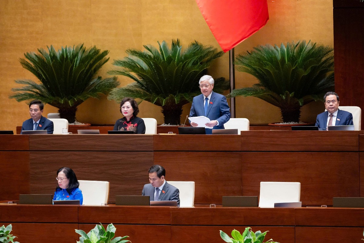 Phó Chủ tịch Thường trực Quốc hội Đỗ Văn Chiến điều hành Phiên họp. Ảnh: Quốc hội.