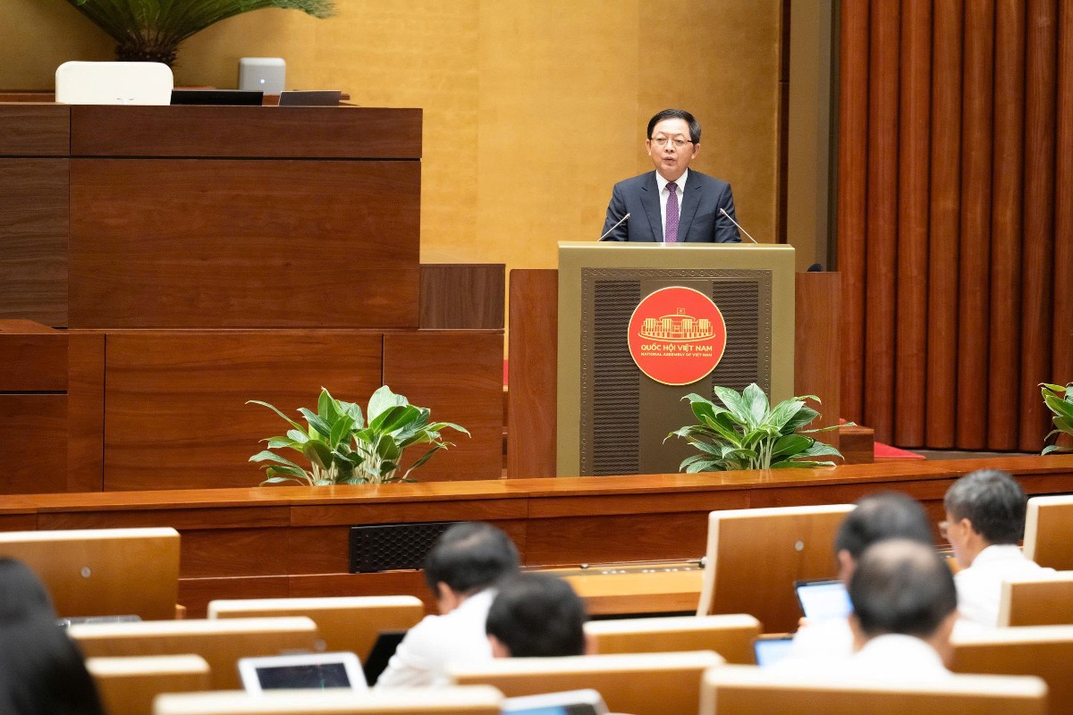 Phó Thủ tướng Chính phủ Hồ Quốc Dũng, thừa ủy quyền của Thủ tướng Chính phủ trình bày Báo cáo giải trình, tiếp thu, chỉnh lý dự thảo Luật, Ảnh: Trang Thông tin điện tử của Quốc hội.