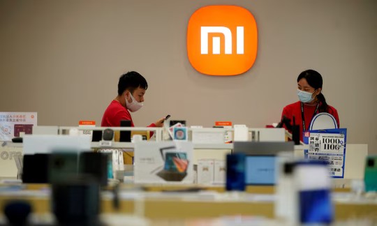 Xiaomi bắt đầu đẩy mạnh chương trình phát triển chip lớn từ năm 2021 và đang hướng tới cạnh tranh với Apple, Samsung Electronics và Huawei. Ảnh: Reuters