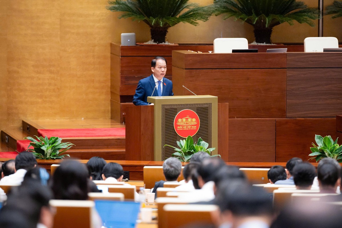 Bộ trưởng Bộ Tư pháp Hoàng Thanh Tùng trình bày Báo cáo Tiếp thu, giải trình và chỉnh lý dự thảo Luật Hòa giải ở cơ sở (sửa đổi). Ảnh: Cổng thông tin điện tử Quốc hội.