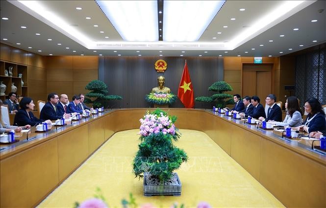Thủ tướng Lê Minh Hưng tiếp Bộ trưởng Ngoại giao Cộng hòa Chile Francisco Pérez Mackenna. Ảnh: Dương Giang – TTXVN