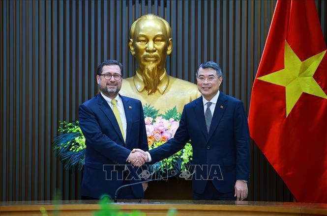 Thủ tướng Lê Minh Hưng tiếp Bộ trưởng Ngoại giao Cộng hòa Chile Francisco Pérez Mackenna. Ảnh: Dương Giang – TTXVN