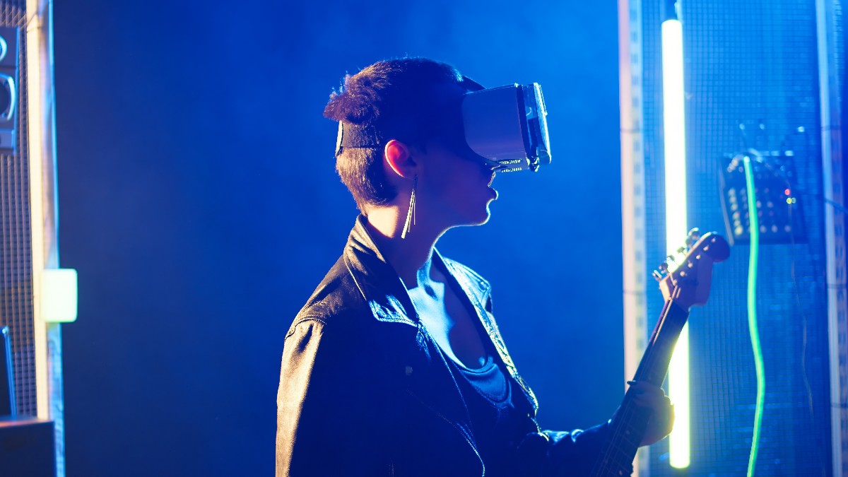 Concert VR xóa nhòa khoảng cách địa lý, đưa khán giả đến gần thần tượng hơn bao giờ hết. Ảnh: Magnific
