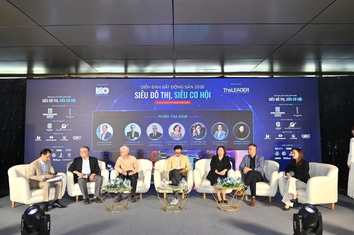 Phiên tọa đàm tại Diễn đàn Bất động sản 2026 với chủ đề “Siêu đô thị, siêu cơ hội”, chiều 25/8 - Ảnh: Minh Hà.